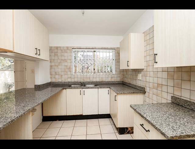 3 BEDROOM TOWNHOUSE FOR SALE IN ESSENWOOD